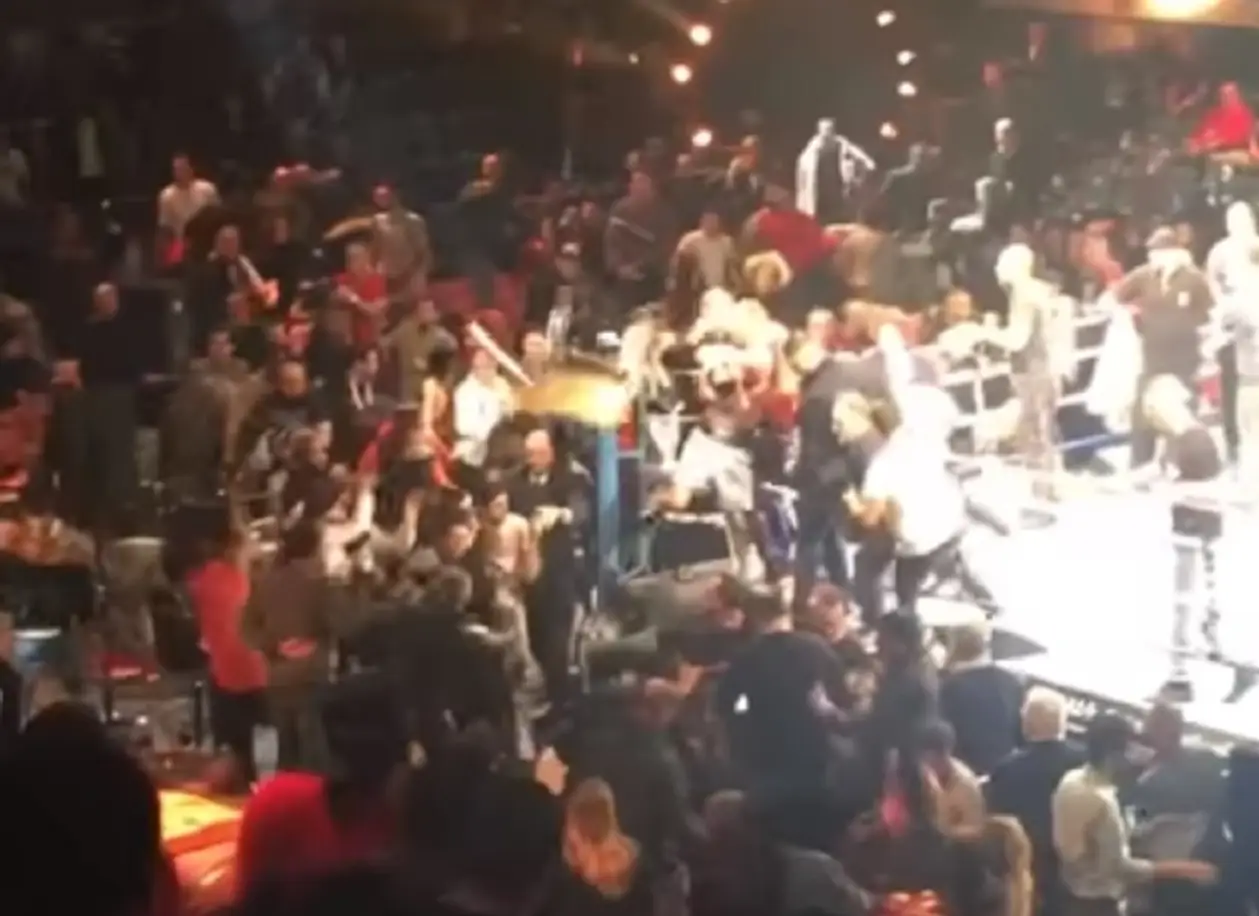 Боксерский вечер во Франции перерос в огромную драку между болельщиками