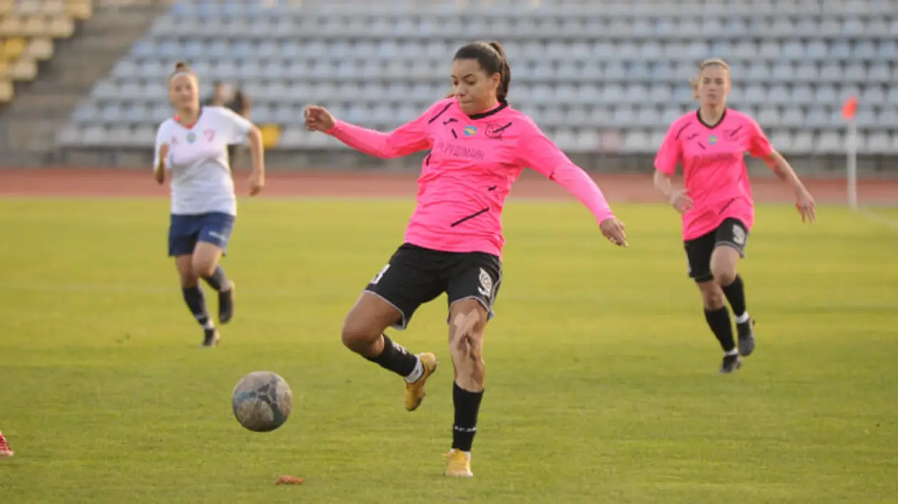 Футболистки «Кривбасса» стали «розовыми пантерами» на один матч