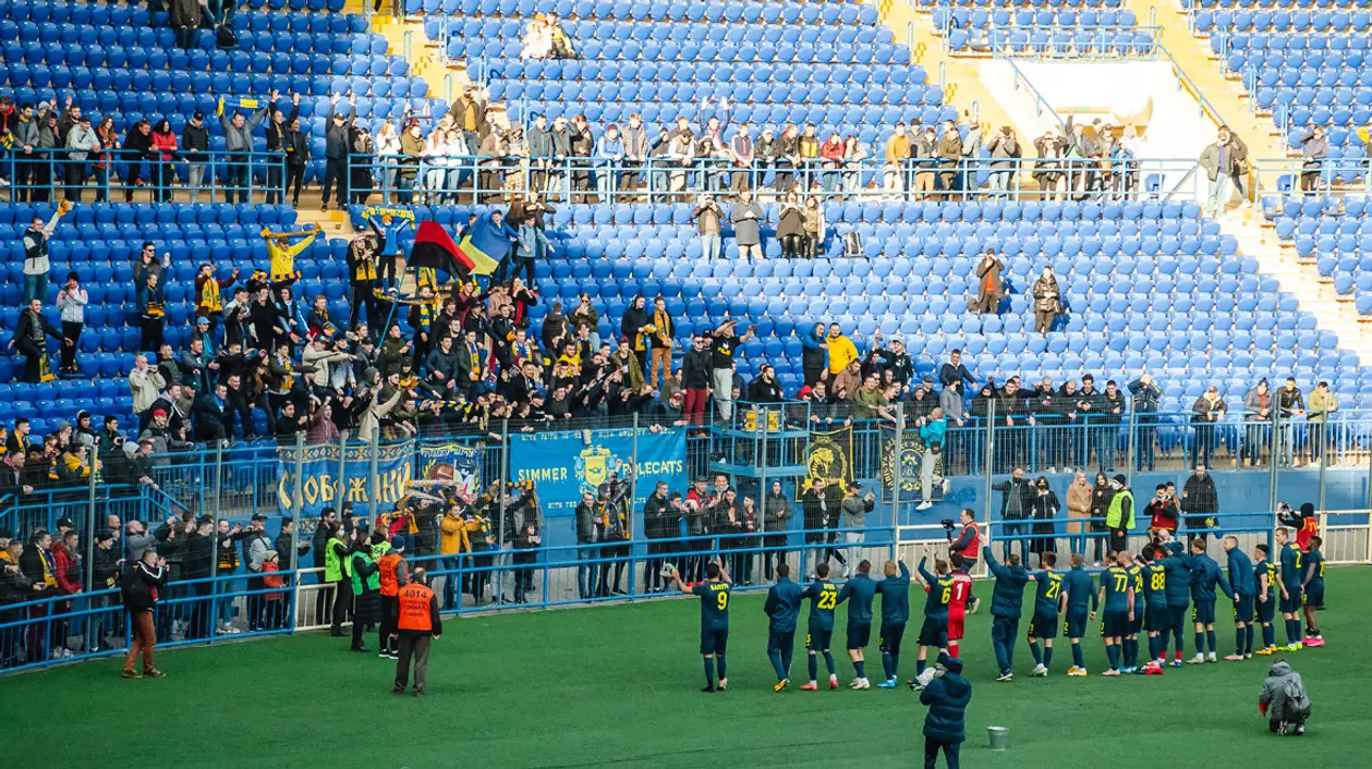 В Украине растет заболеваемость коронавирусом, но на стадионы по-прежнему пускают болельщиков. Поддерживаете?