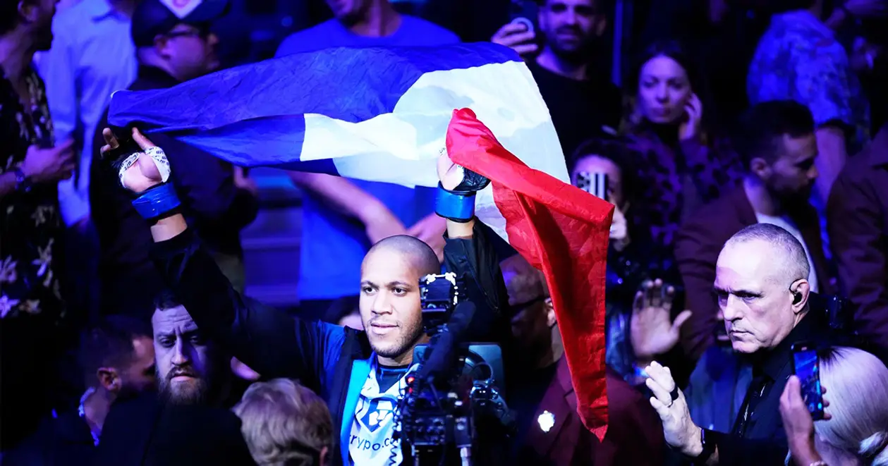Ган вийшов на бій UFC з прапором попри заборону. Вона з'явилась через вторгнення РФ в Україну