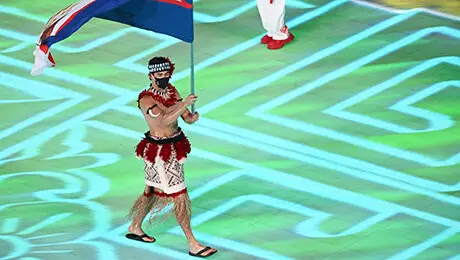 Новый парень в масле на Олимпиаде – скелетонист из Американского Самоа. У него вторые Игры за год