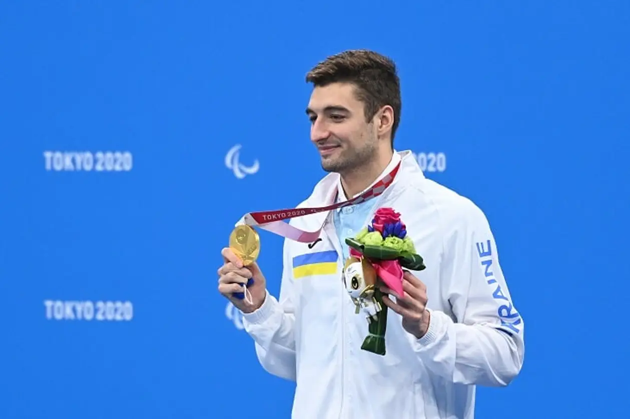 Він бере медалі в абсолютно всіх запливах. Крипак – найтитулованіший паралімпієць в історії України