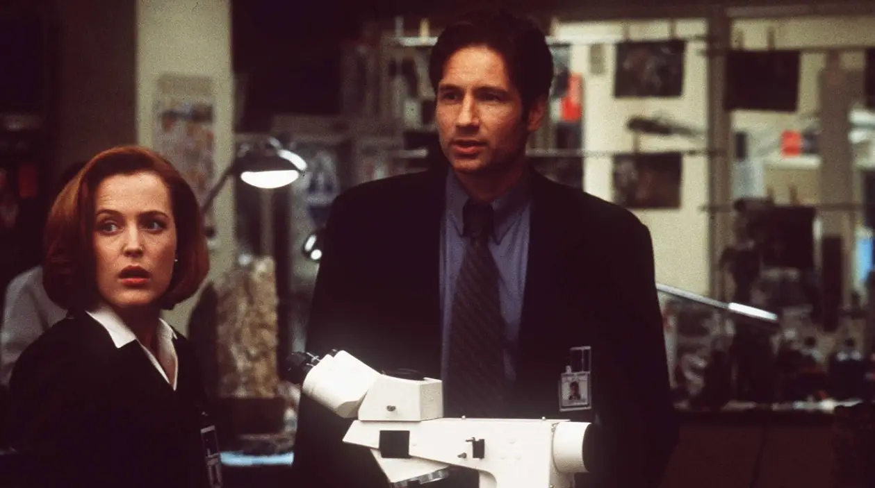 Рівно 30 років тому вийшла перша серія культового «The X-Files». А ви слідкували за пригодами Малдера та Скаллі?