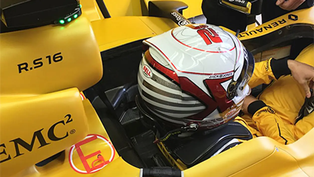 Шлемы гонщиков «Формулы-1» в 2016 году