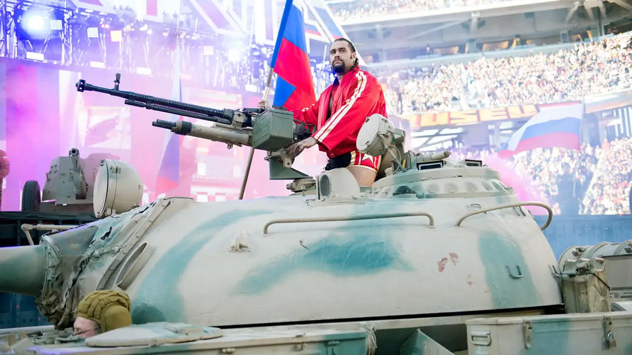 Як в WWE прославляли росію та путіна. Медаль героя росії, чемпіонство США і танк на Реслманії