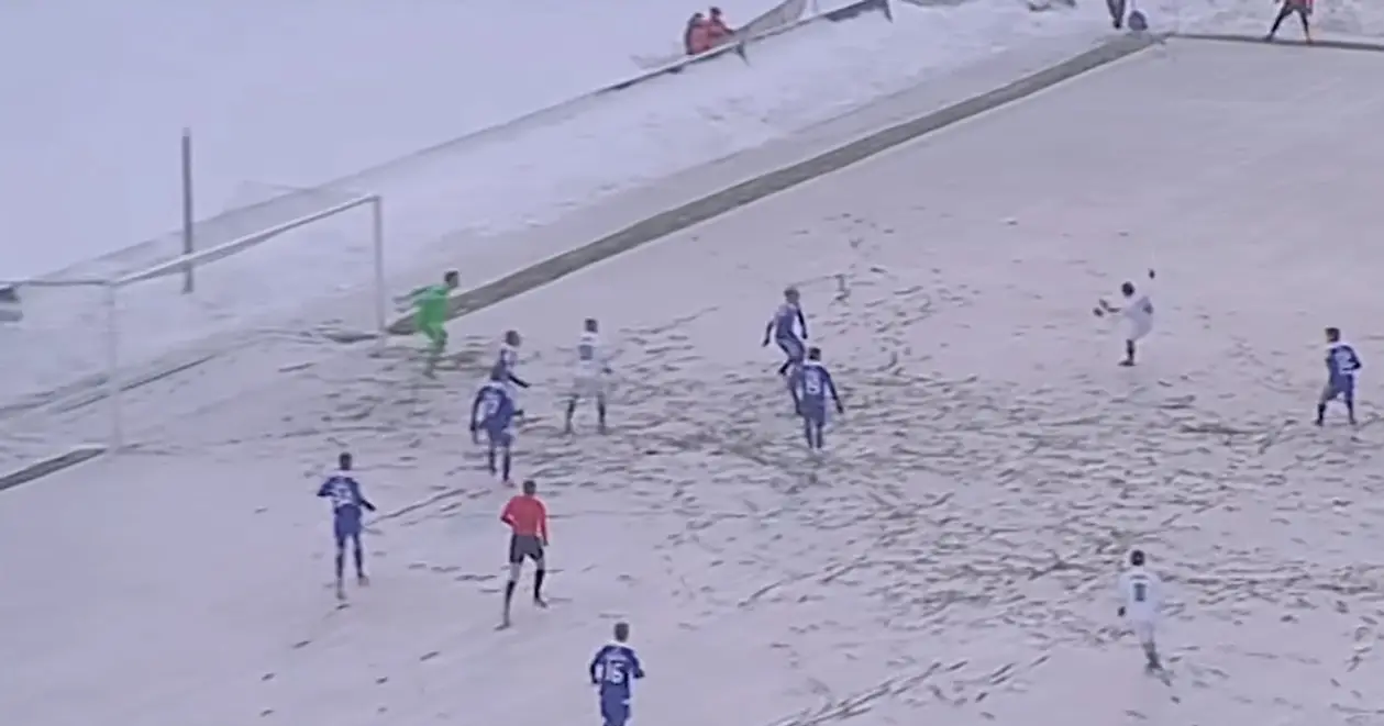 Снежный гол Турсунова слету в ближний угол ворот «Динамо»