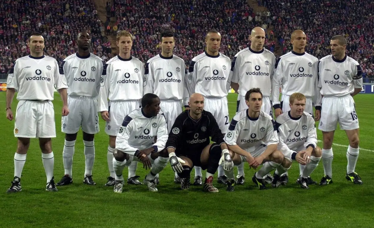 17 лет назад на фото «Манчестер Юнайтед» оказалось 12 футболистов