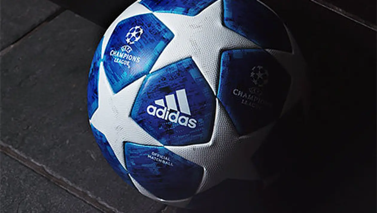 Мяч Лиги чемпионов впервые стал синим. Нравится? 