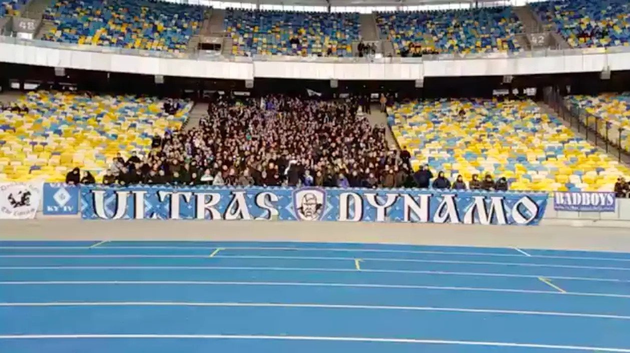 «Арсенал» – кусок говна». Ультрас «Динамо» поджигают киевское дерби