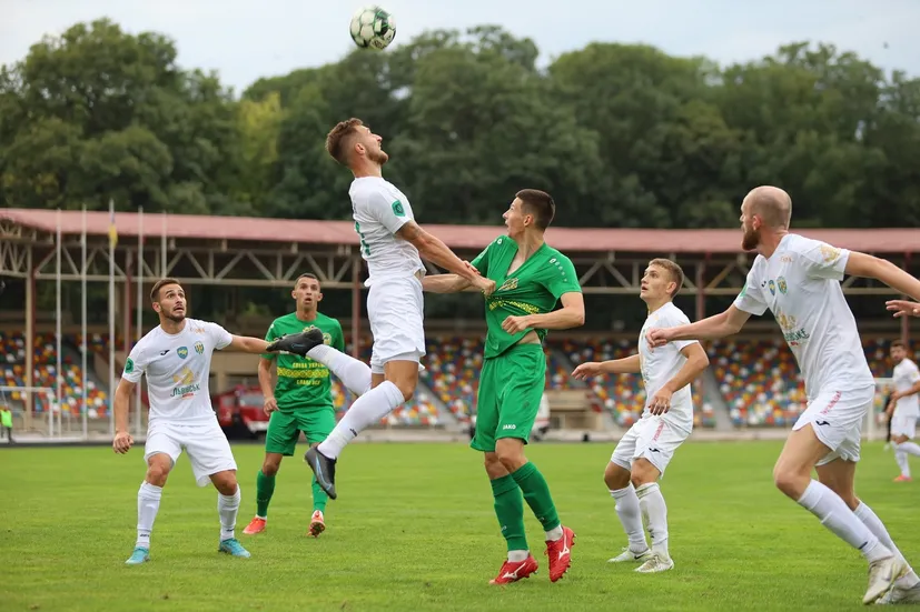 В Полтавській області знову не дали грати в футбол, фани на стадіоні попри заборону та інші моменти Першої ліги