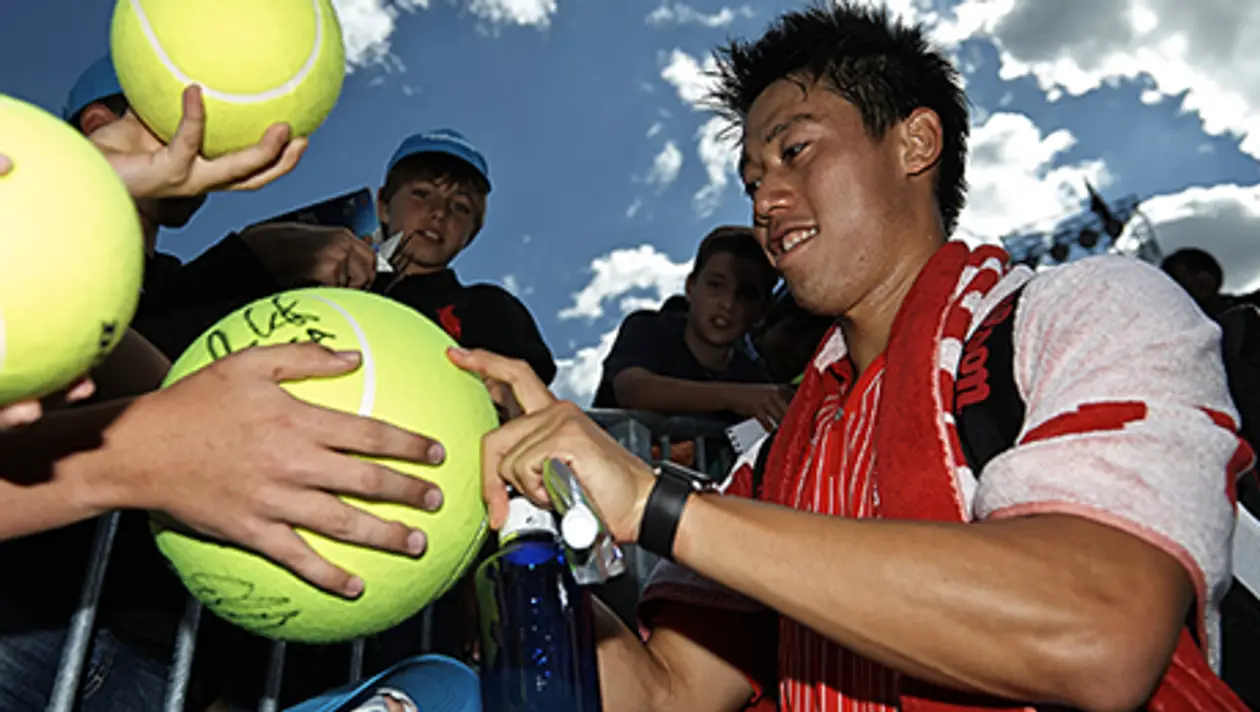 «Только на тренировках он не тосковал по семье». 11 историй о звезде японского тенниса