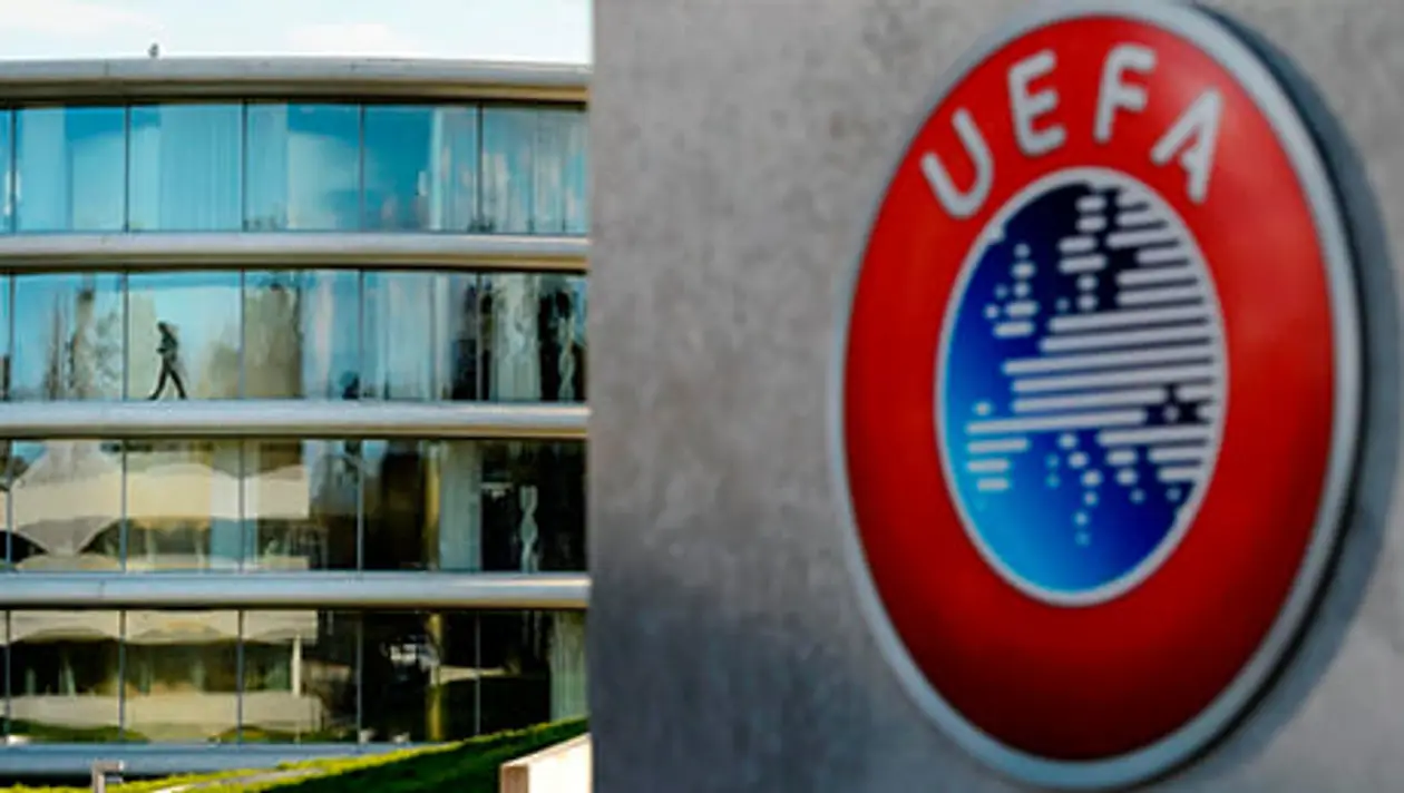 УЕФА просит лиги доиграть сезон до августа, можно с плей-офф вместо туров. Хотя разделить места могут и без матчей