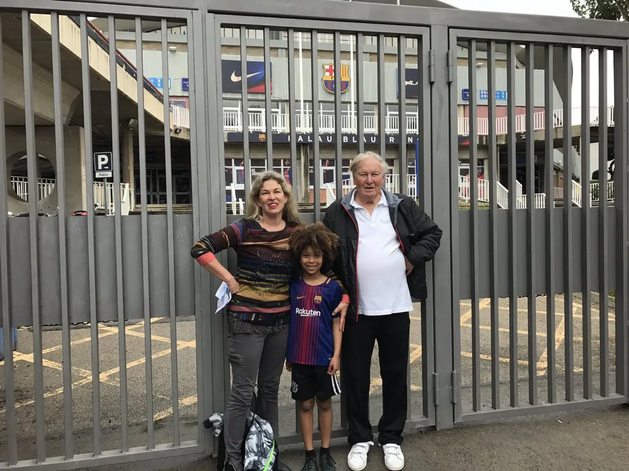 Семья из Австралии прилетела на матч «Барселоны», чтобы увидеть Неймара