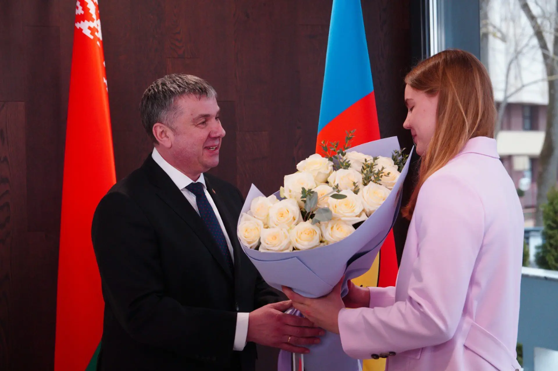 Нейтральна білоруська плавчиня Шкурдай взяла участь в пропагандистській зустрічі з підсанкційним чиновником