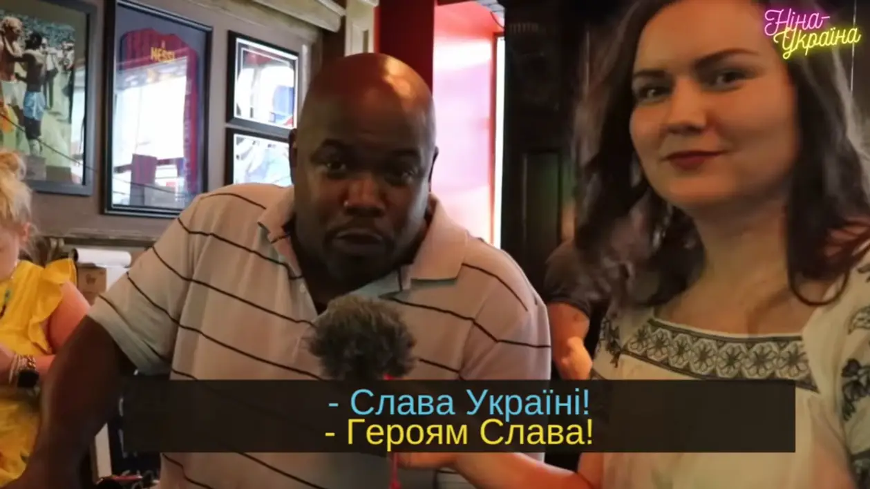 «Слава Україні!» Шалені емоції в американському барі після перемоги збірної над Швецією