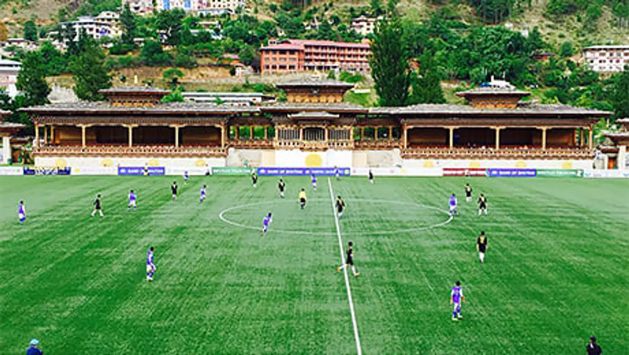 В Бутане уникальный стадион сборной: там празднуют свадьбы и дни рождения, а в будни его может арендовать каждый