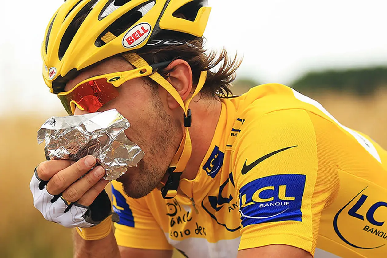 Шаурма и пельмени: сколько съесть, чтобы выжить на «Тур де Франс»