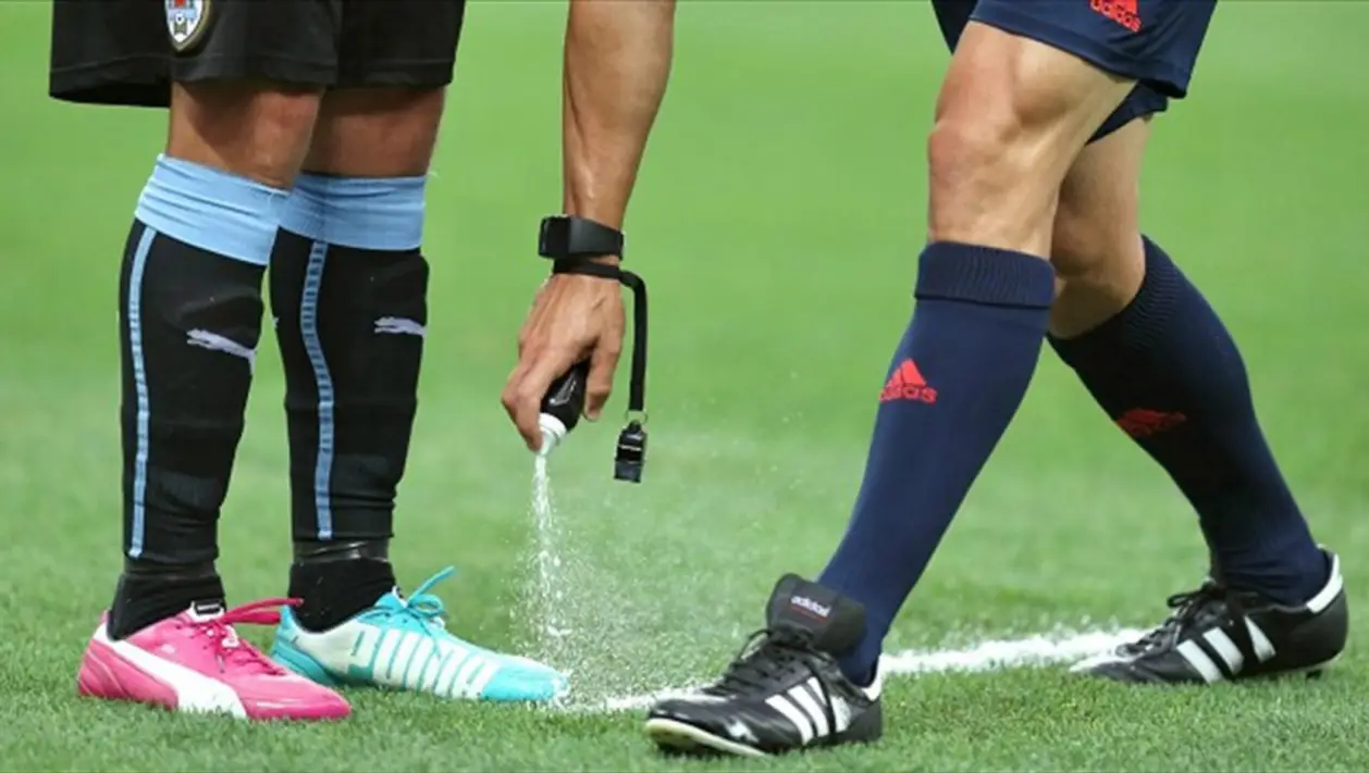 Як бразилець та аргентинець нагнули ФІФА та УЄФА відсудивши понад 100 мільйонів за зникаючий спрей