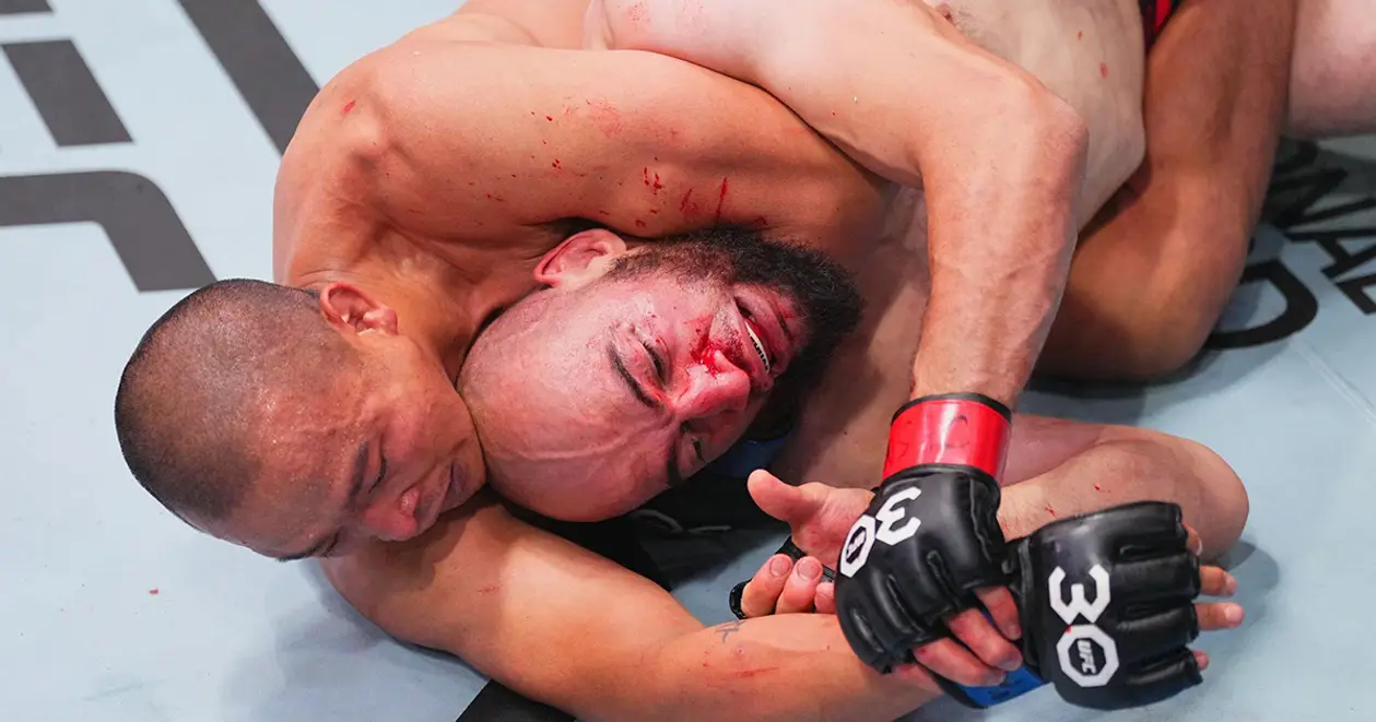 Боєць клубу Кадирова висякався на катмена UFC. А потім програв достроково