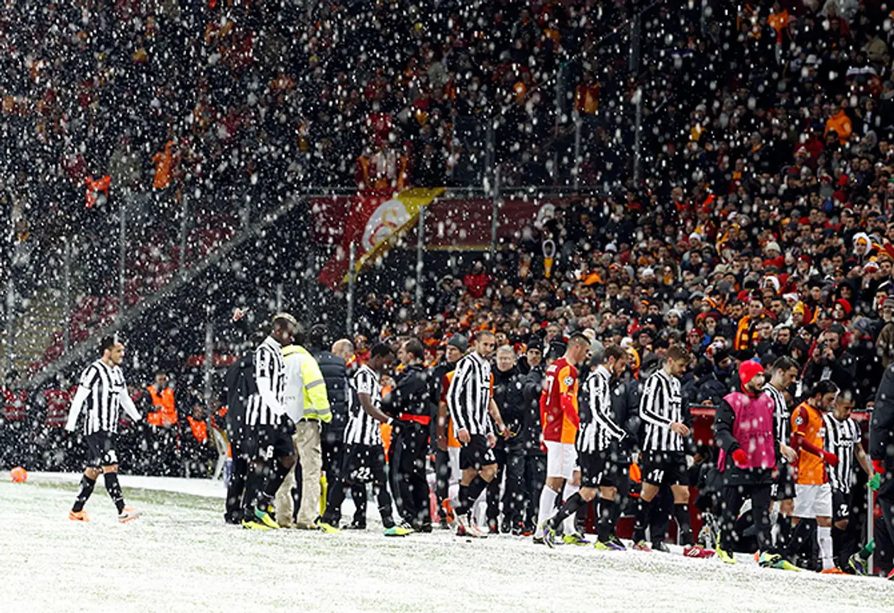 Жестокий снегопад в Стамбуле, рекорд Роналду и другие итоги дня в Лиге чемпионов
