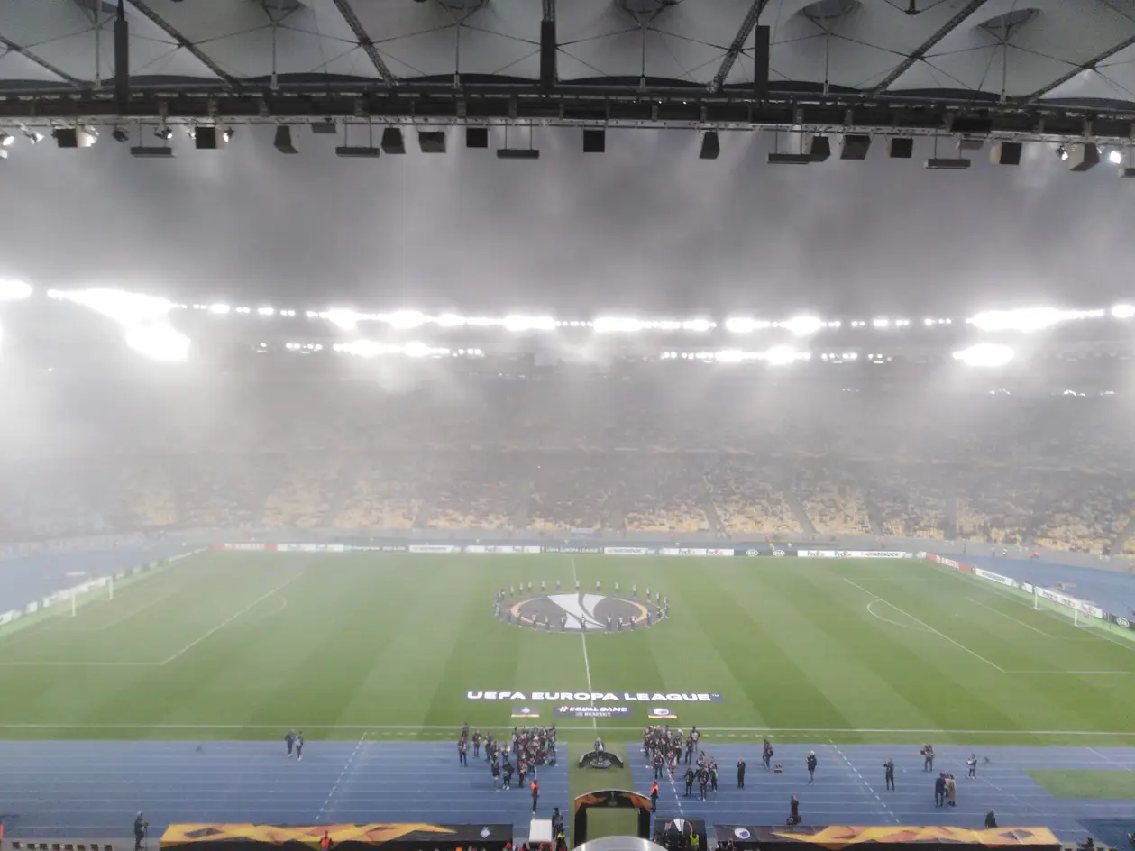 «Динамо» играет с «Копенгагеном» при диком тумане. Как это выглядит