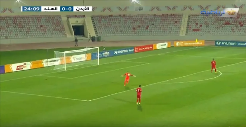 Вратарь сборной Иордании забил гол прямым ударом из своей штрафной. Из своей штрафной!
