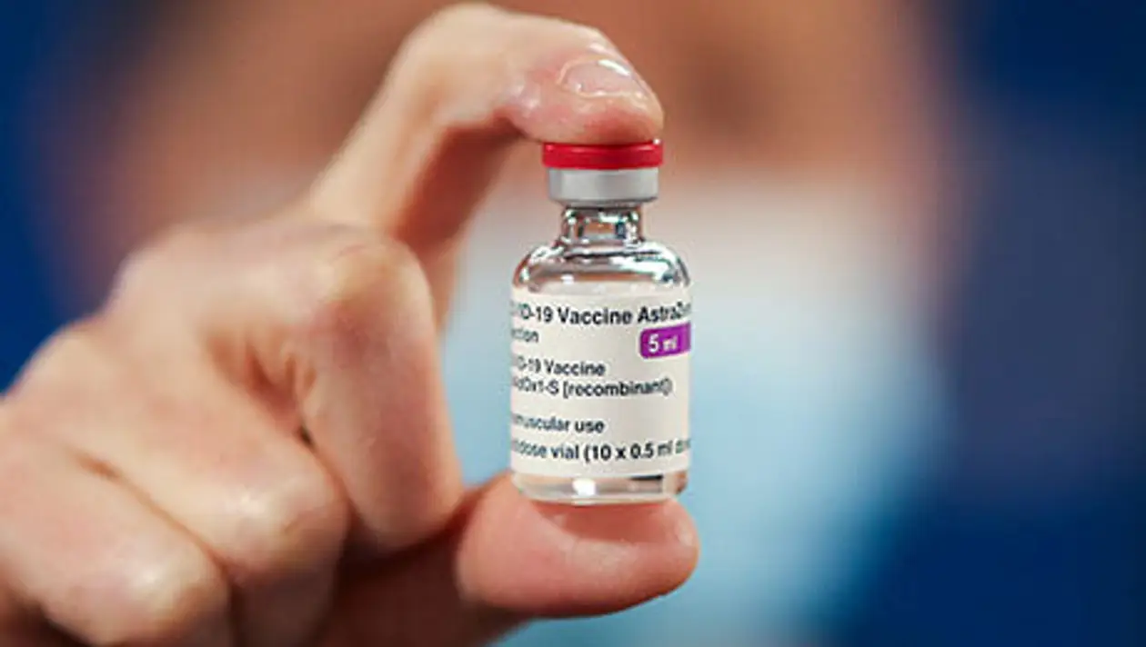 В Британии одобрили уже три вакцины от коронавируса. Почему АПЛ просто не привьет всех футболистов?