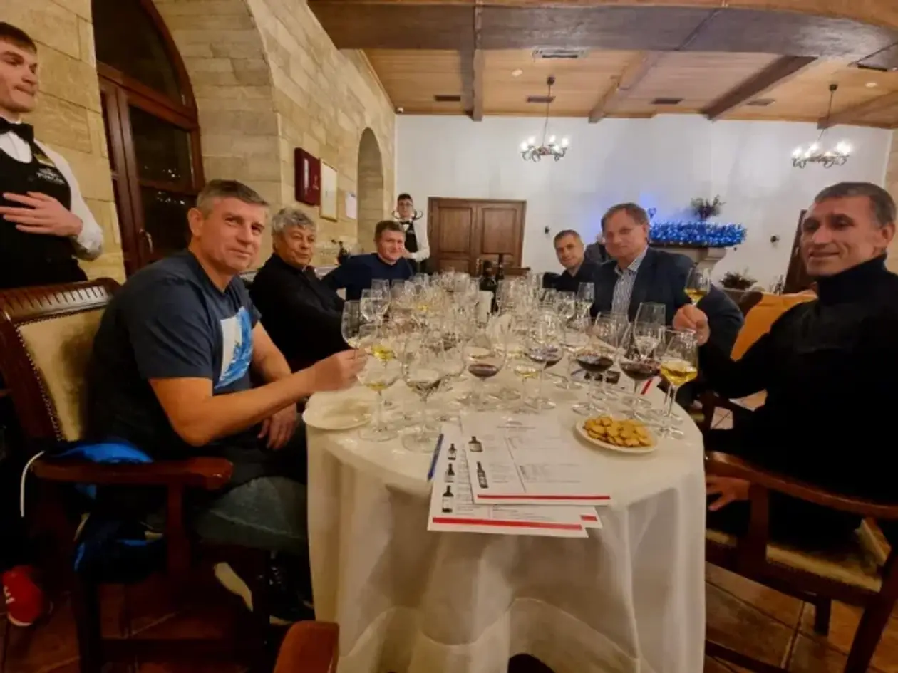 Луческу відвідав відому виноробню у Молдові. Здається, він був дуже задоволеним 🍷