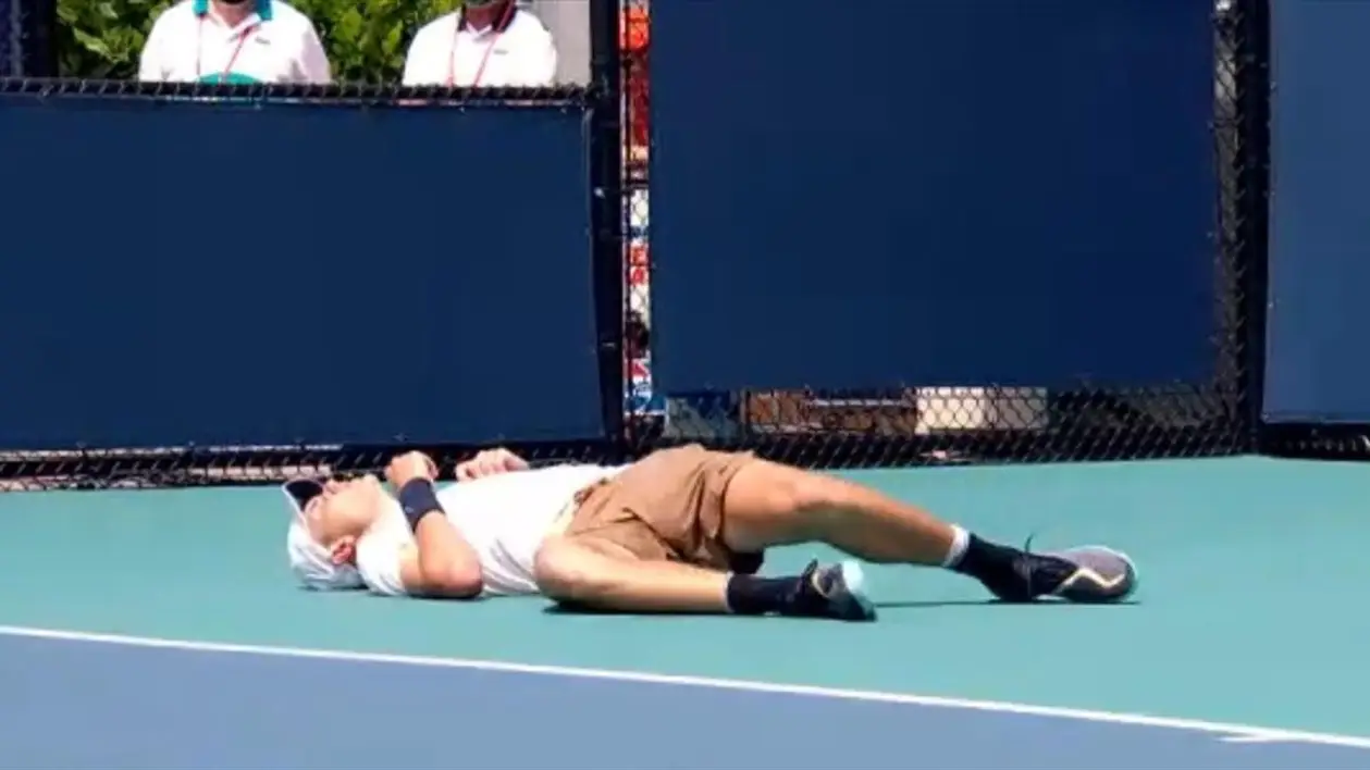 Теннисист чуть не потерял сознание прямо во время матча