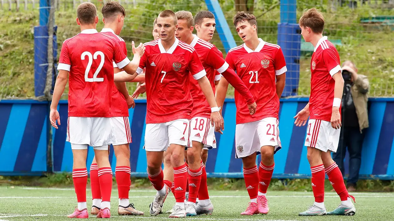 УЄФА повернула росіян у футбол – поки дітей. Деякі країни вже відмовилися з ними грати