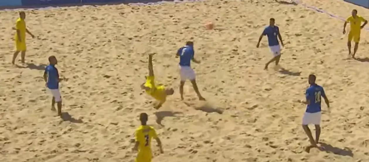 Украина уступила Италии в пляжном футболе. Но Зборовский забил  красивейший голасо через себя
