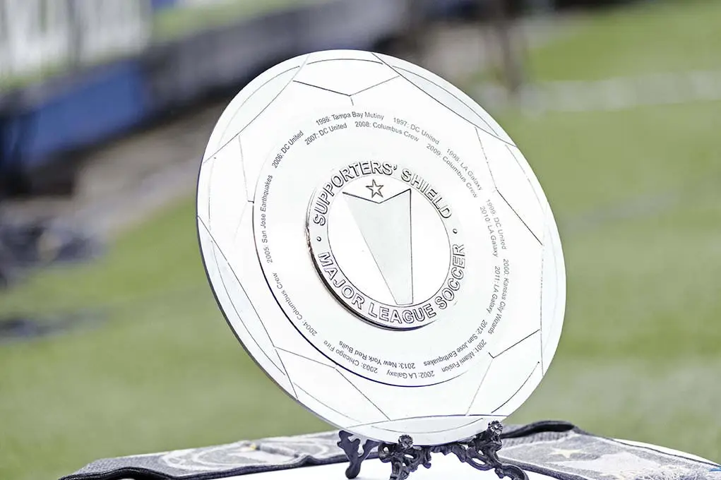 Сегодня решается судьба Supporters' Shield. Что это за трофей?