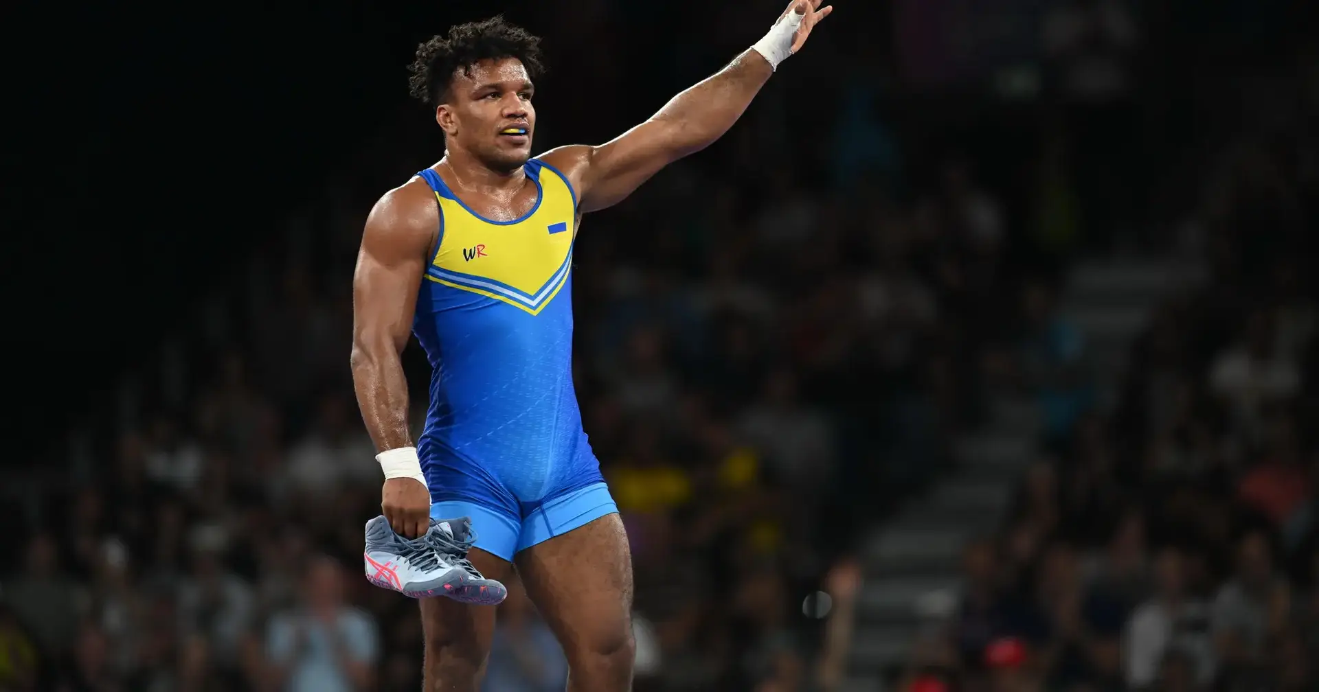 😍 Беленюк красиво пішов: взяв бронзу Олімпіади, станцював гопак, зняв взуття та залишив килим