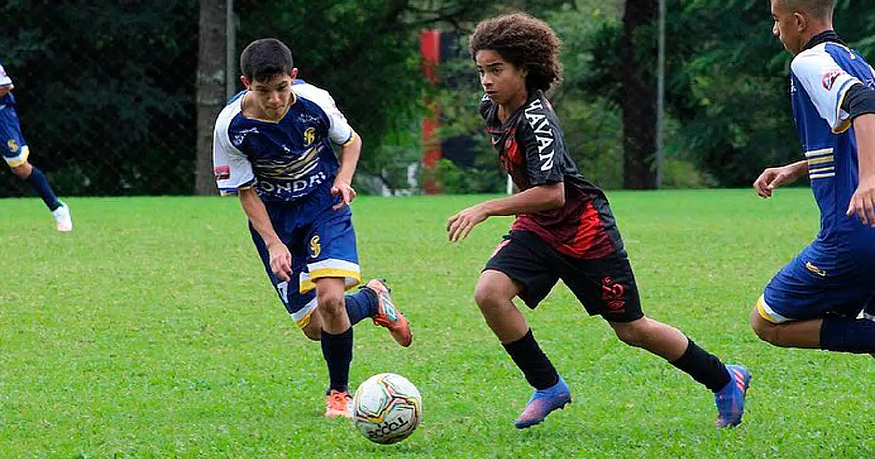 Син Фернандінью також грає в футбол – за дитячу команду «Атлетіко Паранаенсе». Він народився у Донецьку