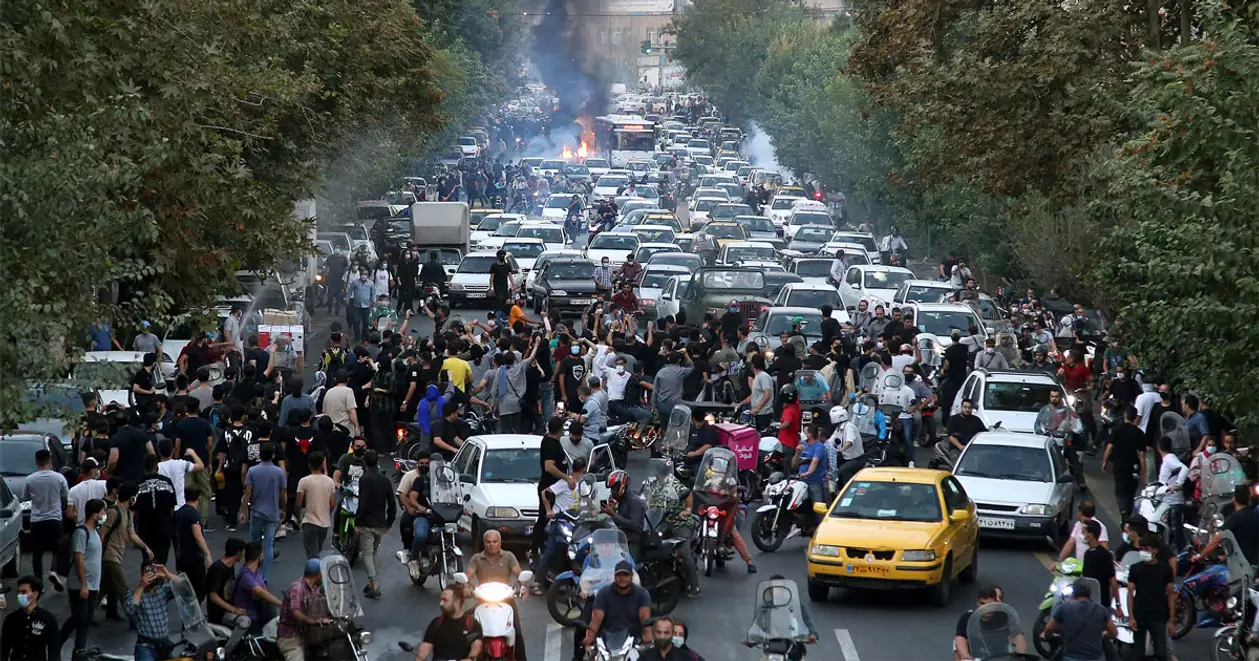 227 з 290 парламентарів Ірану вимагають «не виявляти поблажливості» до протестувальників. Спеціалісти вважають, що це заклик до страти