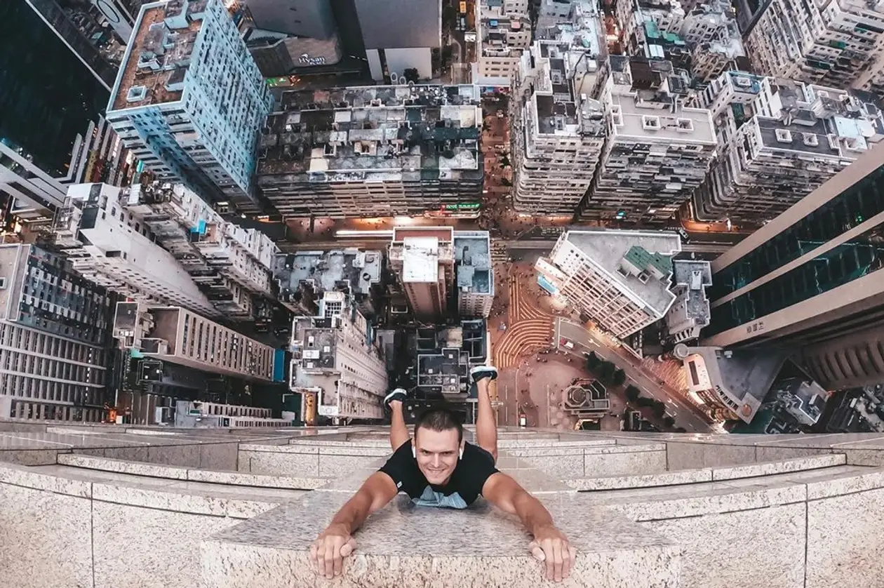 Украинский руфер вытворяет сумасшедшие вещи – покорил 452-метровый кран, катался на самокате по краю небоскреба