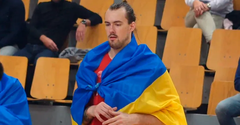 Гравці «Прометея» вийшли на дебютний поєдинок ЛЕБЛ з українськими прапорами. Уся команда – навіть легіонери