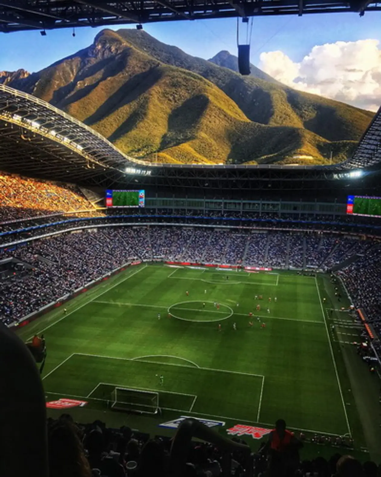 Шикарный вид с трибуны стадиона мексиканского клуба «Монтеррей»