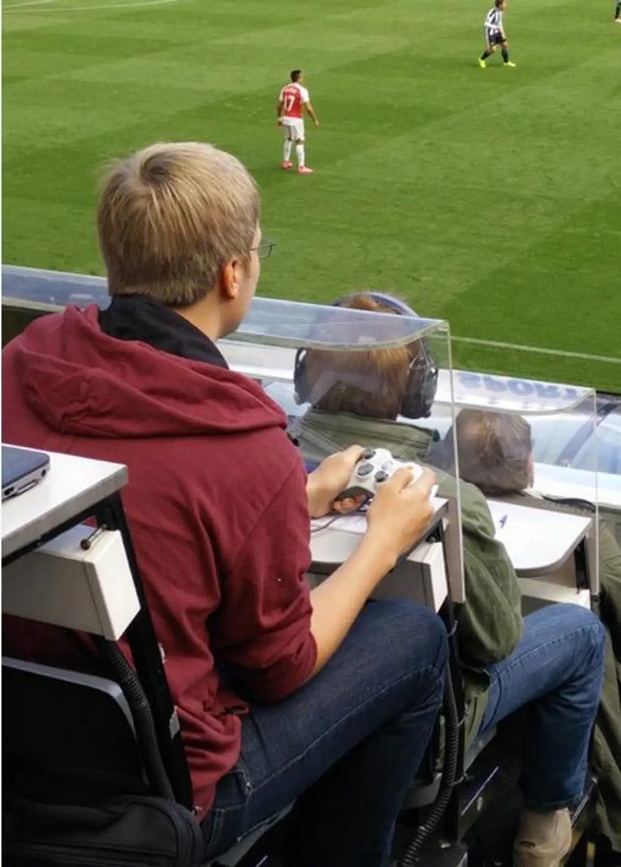 Почему футбол на стадионе смотреть круче, чем по ТВ