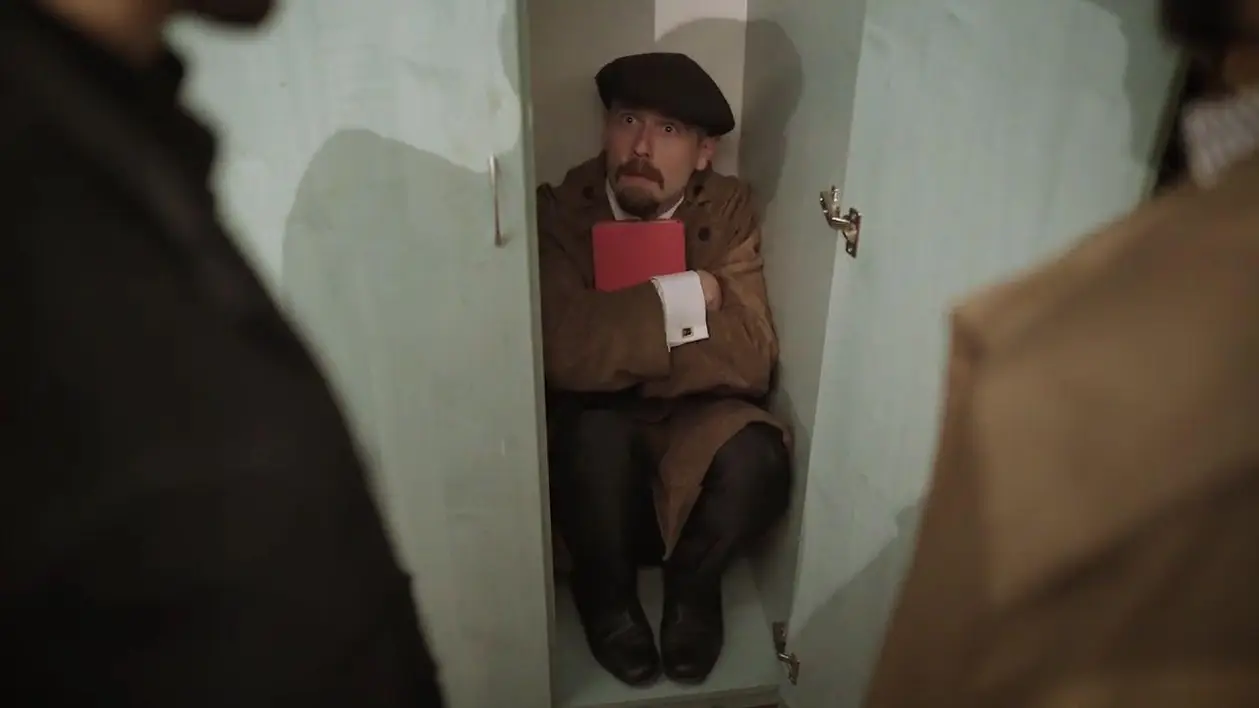 «Володя, вылазь». Очень странное промо матча «Рух» – «Мариуполь». Почему Ленин сидит в шкафу?