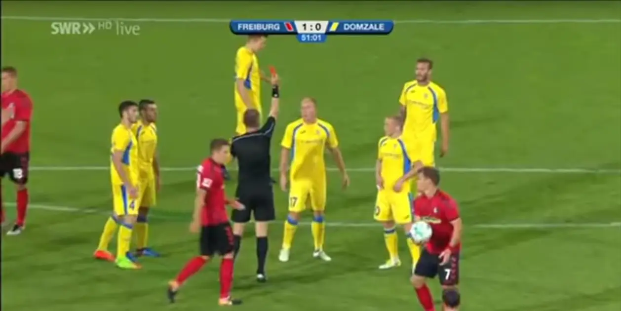 Анатолий Жабченко вместо желтой показал красную карточку в матче ЛЕ
