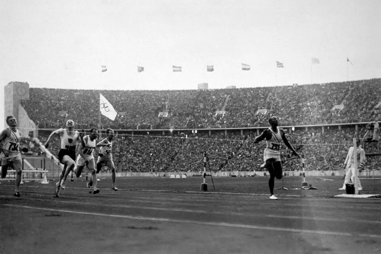 Черный бегун, который испортил Гитлеру домашнюю Олимпиаду