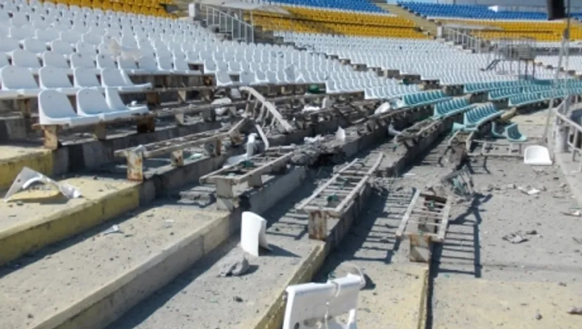 Фото дня. Стадион луганской «Зари» после минометного обстрела