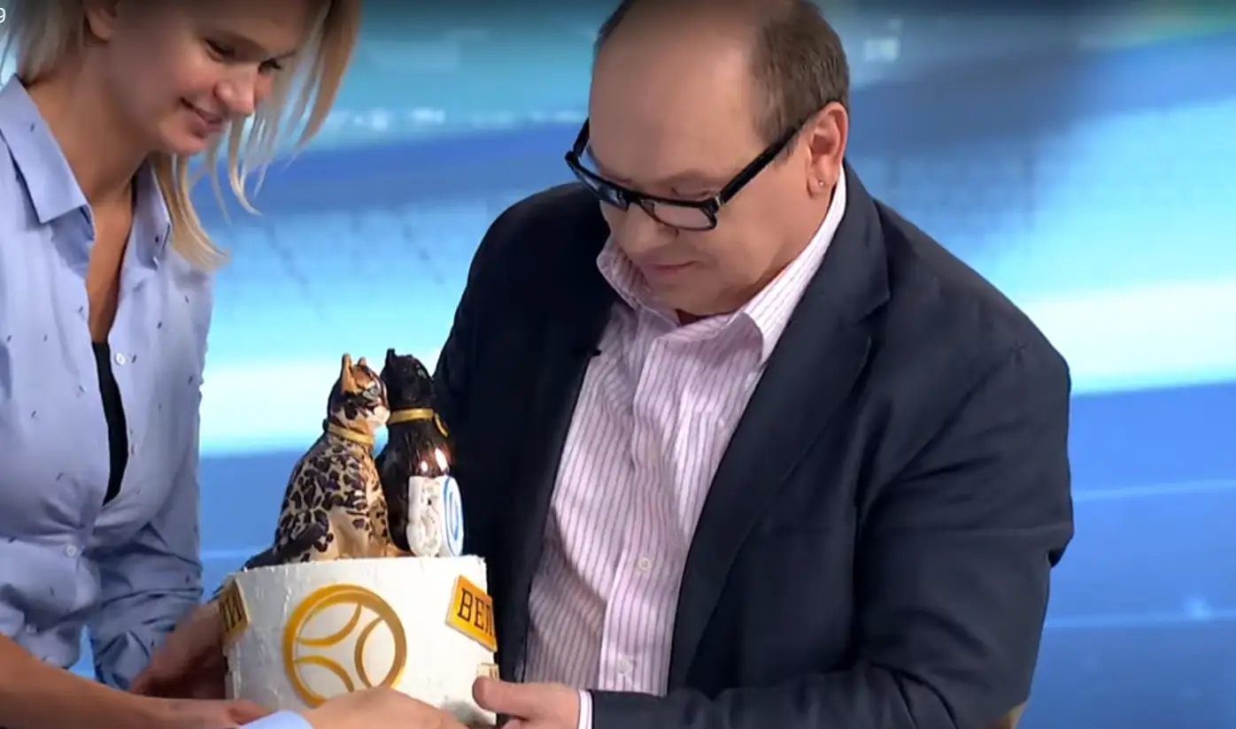Леоненко поздравили с юбилеем: торт с котами и сексистские шутки Шевчука