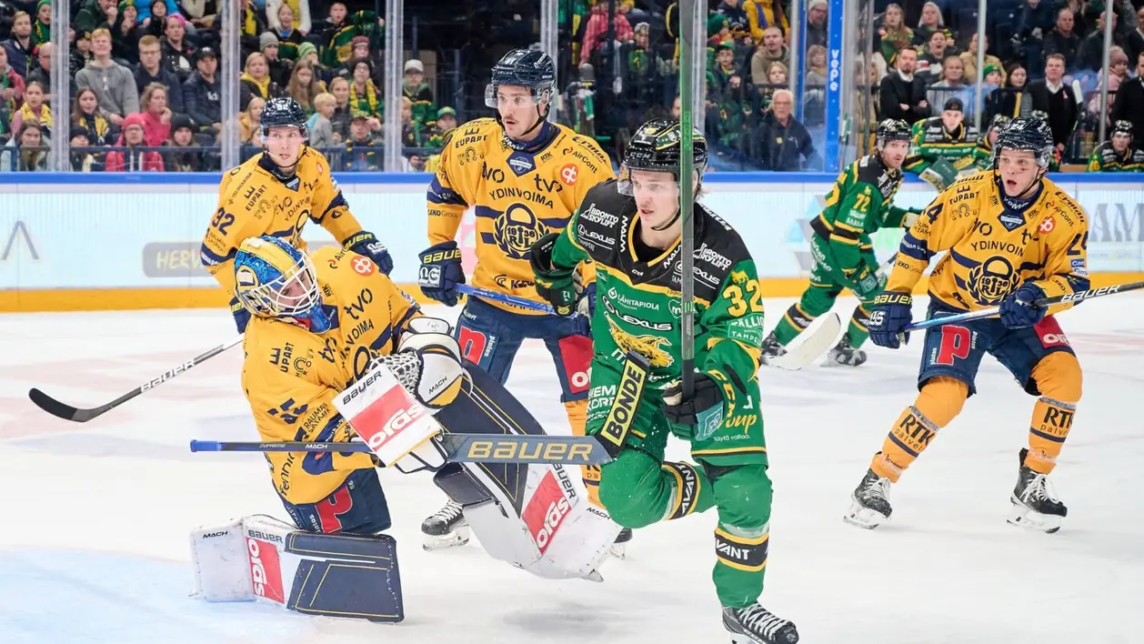 Финская Хоккейная Лига : "Ильвес" в упорной борьбе дома проигрывает "Лукко" 