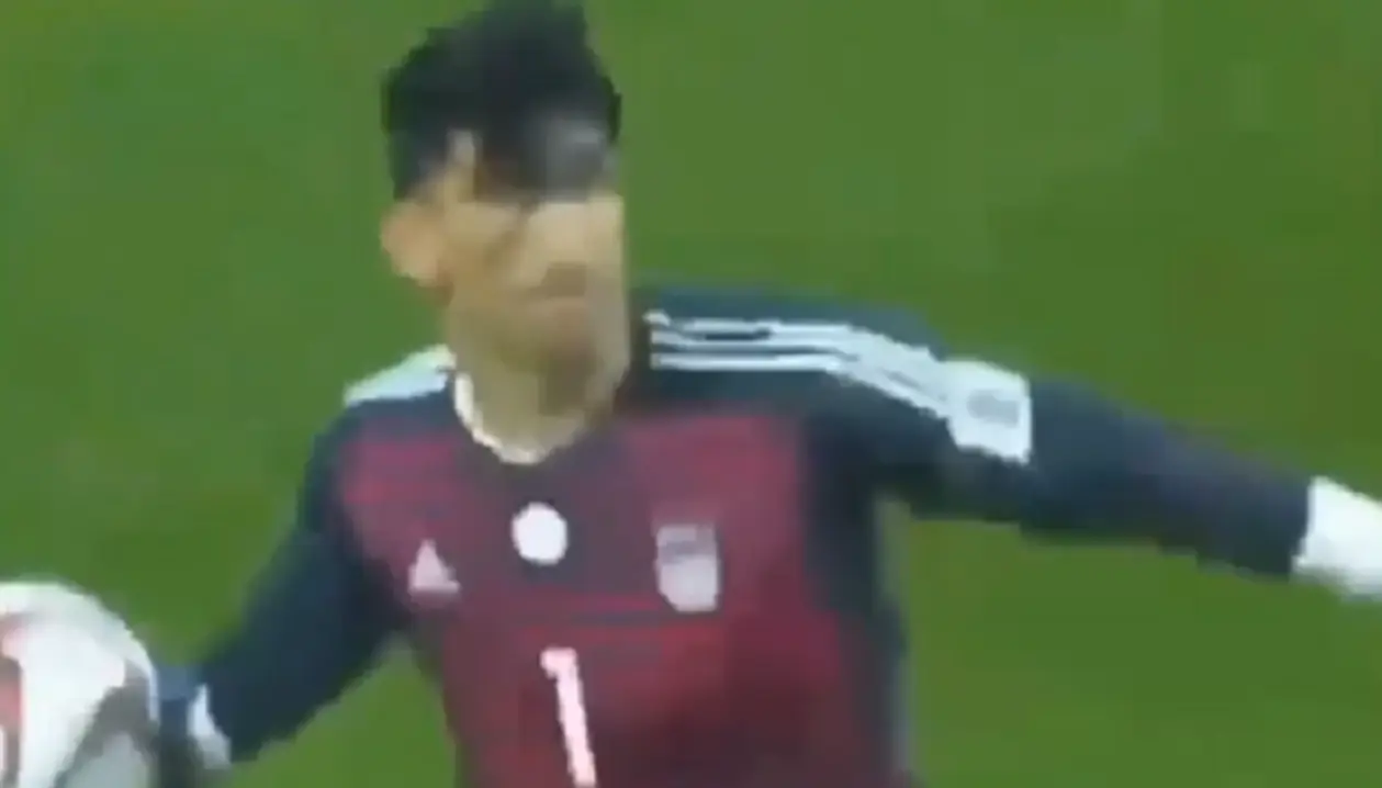 Иранский вратарь начал атаку, бросив мяч рукой на 70 (!) метров
