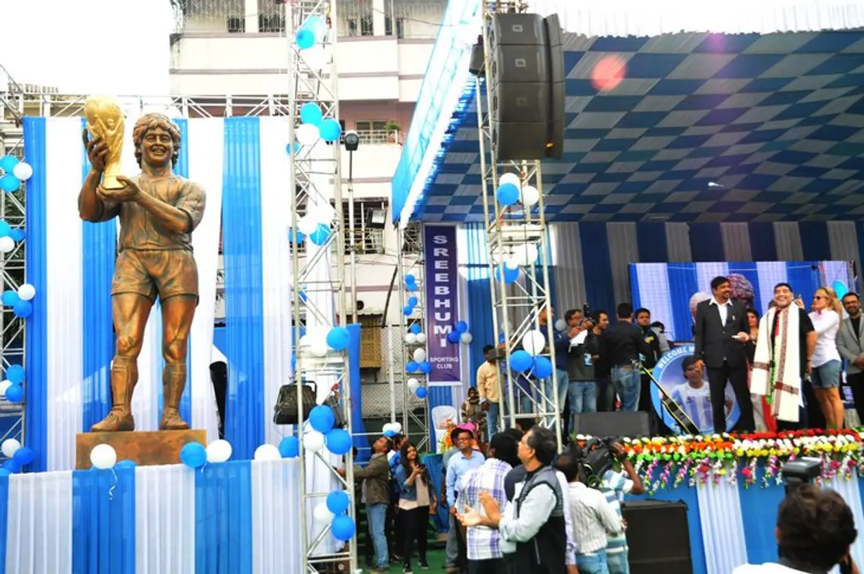 Новая статуя Марадоны еще хуже, чем бюст Роналду