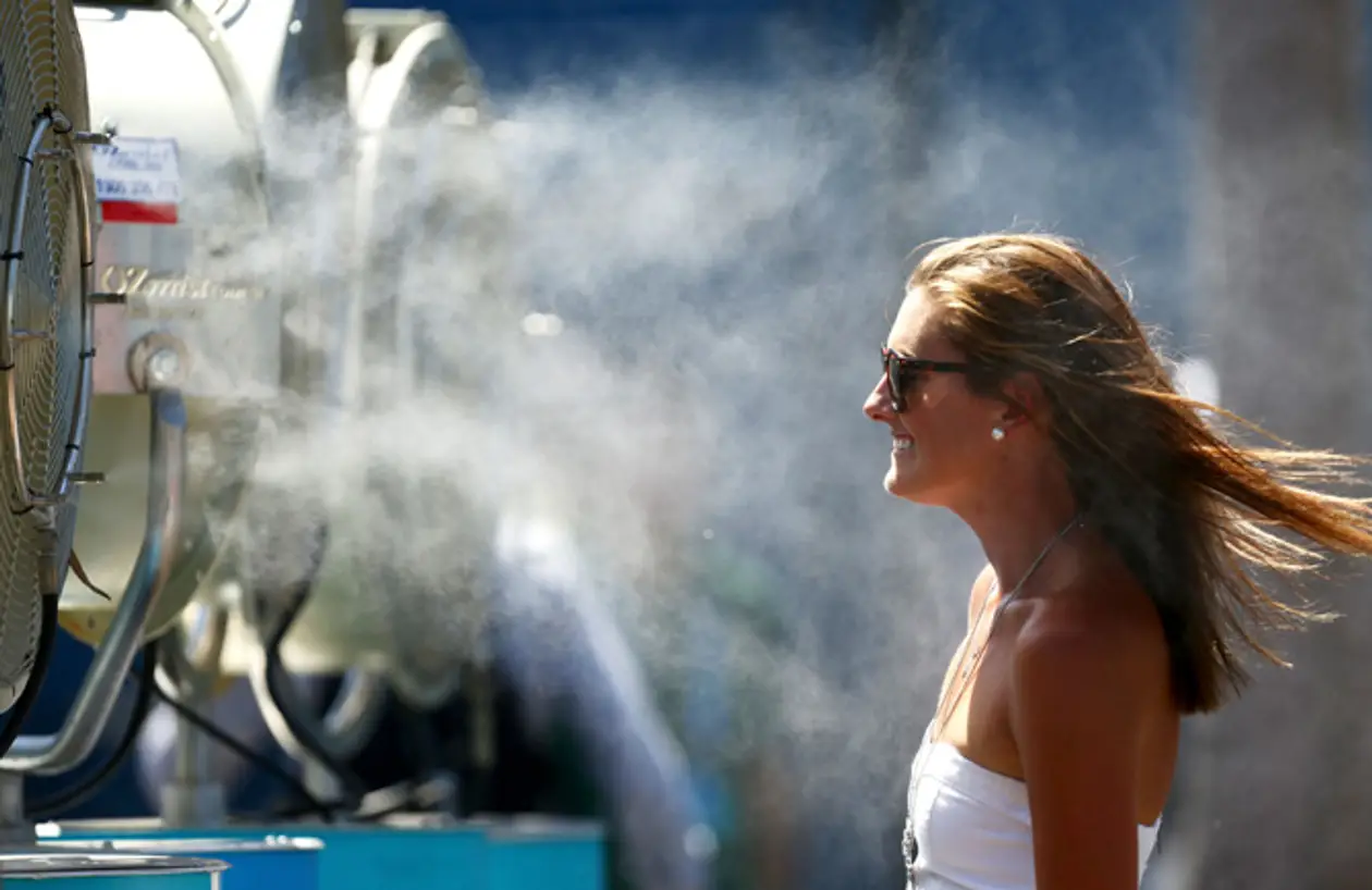 Кругом вода. Как теннисисты спасаются от жары на Australian Open