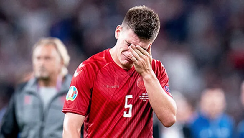Этот пост пропитан болью. Игроки сборной Дании плачут после поражения в полуфинале