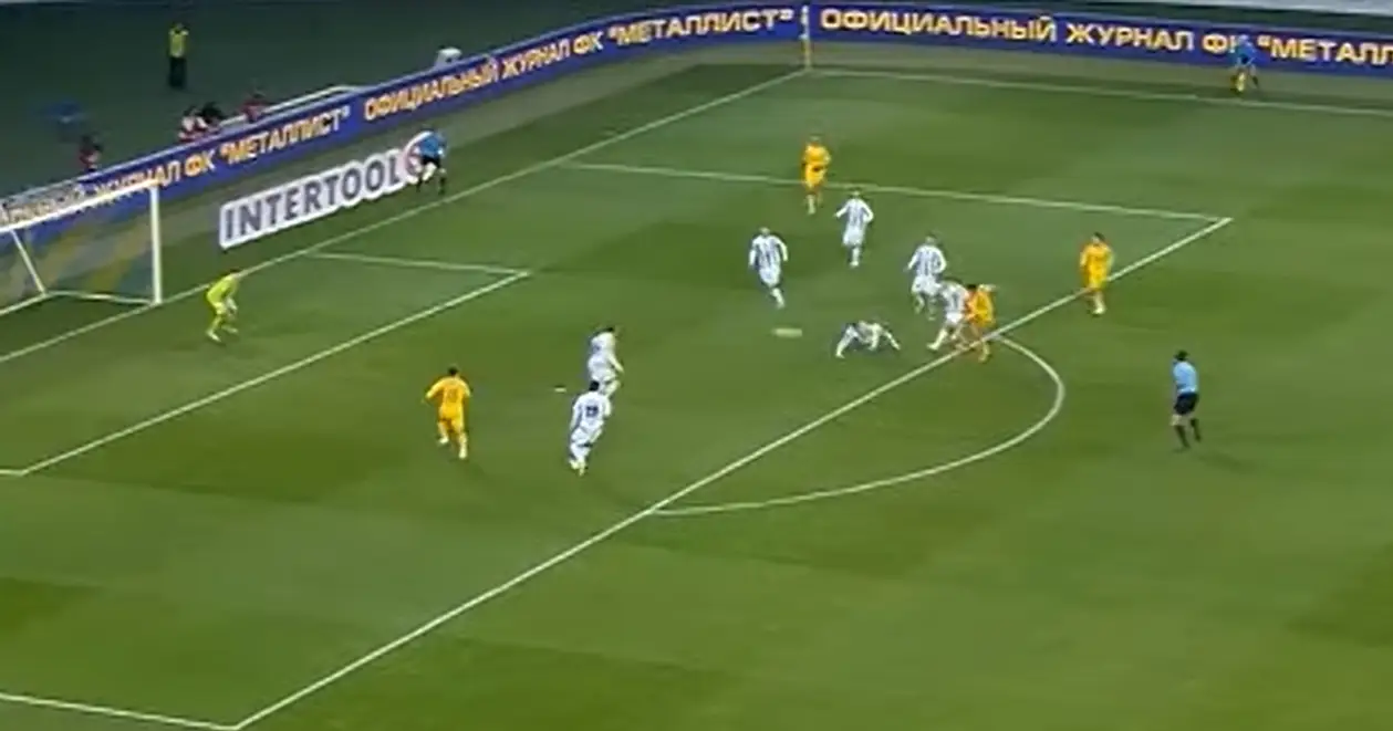 Великолепный гол Сосы «Карпатам». Аргентинец качнул защитника и с левой выкрутил мяч в дальний угол